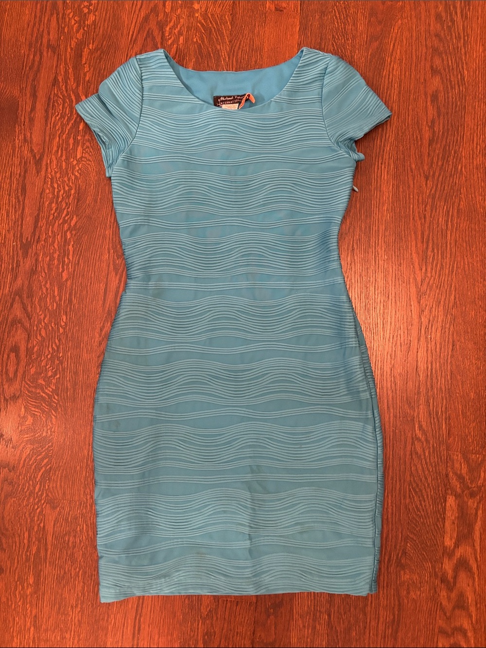 Fitted Short-Sleeve Wave-Pattern Mini Dress in Blue
